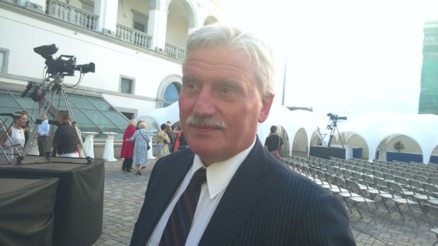 Aleksandr._didele_vienas_i_des.jpg