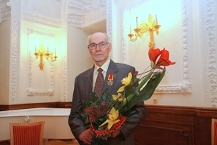 Kundr._su_gel._a_II.jpg