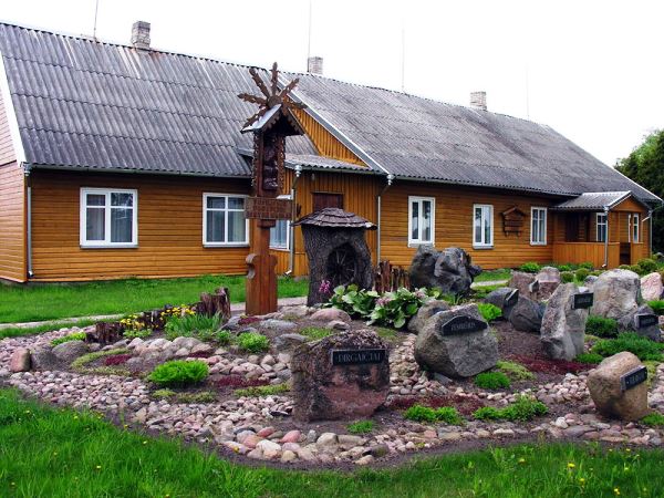 Vosiliskio_bendruomenes_namai._II.jpg
