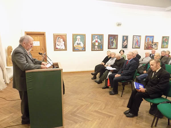 J.Luk_____pristato_nauj__j___knyg___.JPG